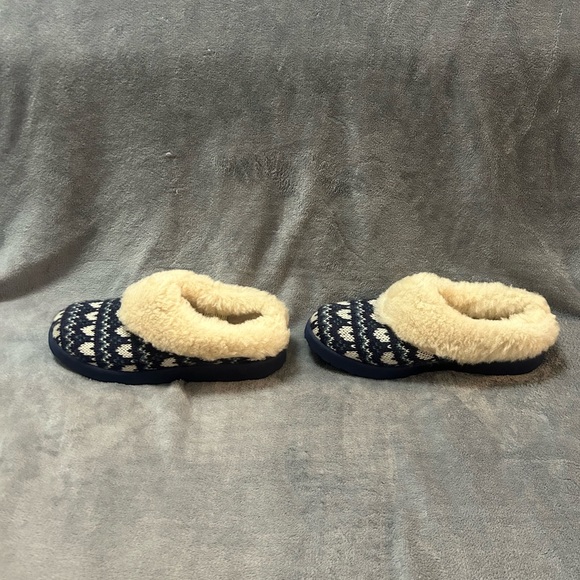 Women’s Ugg blue heart slip Ons size 5 - Picture 6 of 8